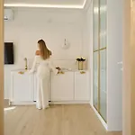 아파트호텔 Jacuzzi Mirror Granaria By Downtown 그단스크