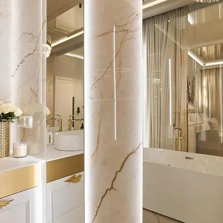 Jacuzzi Mirror Granaria By Downtown Danzica