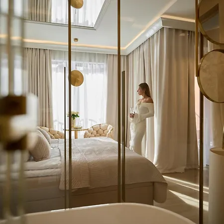 Jacuzzi Mirror Granaria By Downtown Apartment Danzig