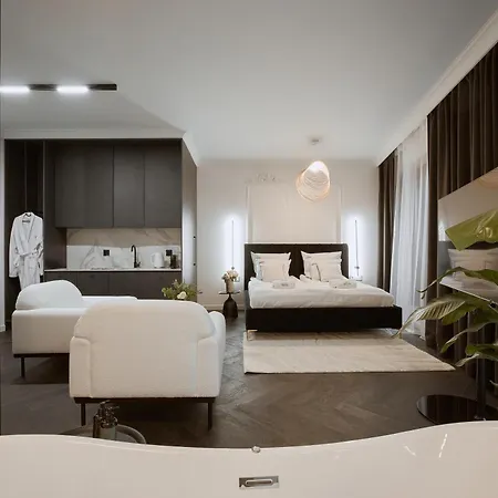 Jacuzzi Mirror Granaria By Downtown Aparthotel 3*
