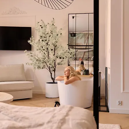 Jacuzzi Mirror Granaria By Downtown Aparthotel