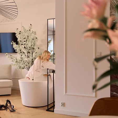 Jacuzzi Mirror Granaria By Downtown Aparthotel