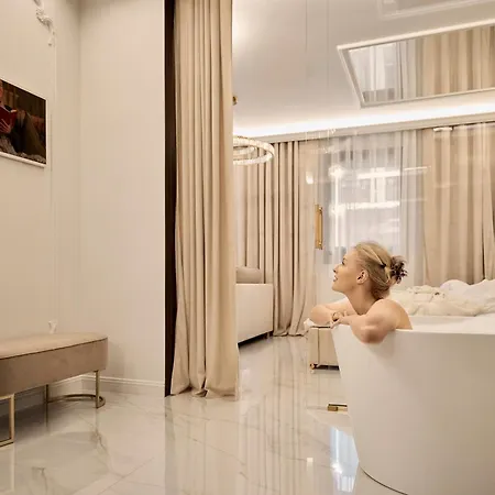 Jacuzzi Mirror Granaria By Downtown 3*
