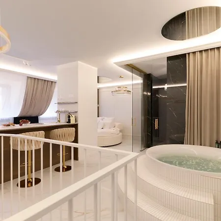 Jacuzzi Mirror Granaria By Downtown Aparthotel Danzica