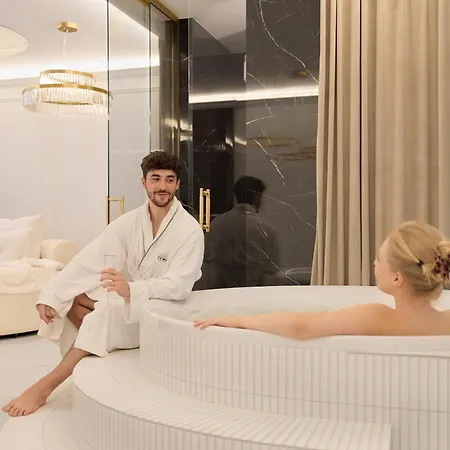 Jacuzzi Mirror Granaria By Downtown Aparthotel Danzica