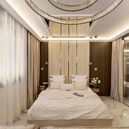Jacuzzi Mirror Granaria By Downtown Danzica