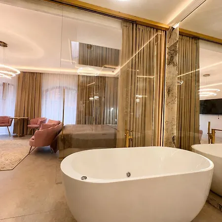 Appart hôtel Jacuzzi Mirror Granaria By Downtown