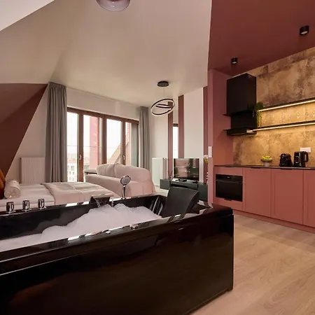 Jacuzzi Mirror Granaria By Downtown 3* Gdańsk