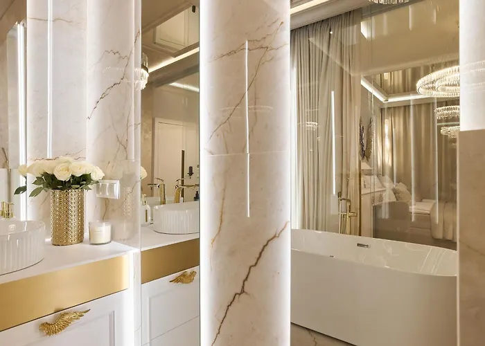 Jacuzzi Mirror Granaria By Downtown Gdańsk