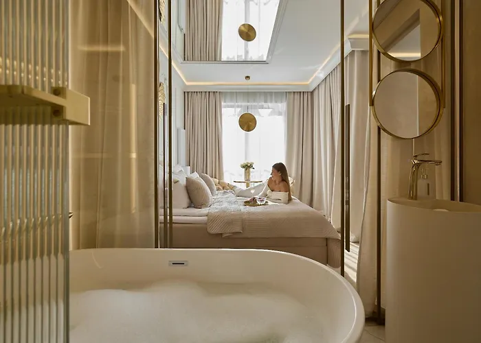 Apart-hotel Jacuzzi Mirror Granaria By Downtown 4*