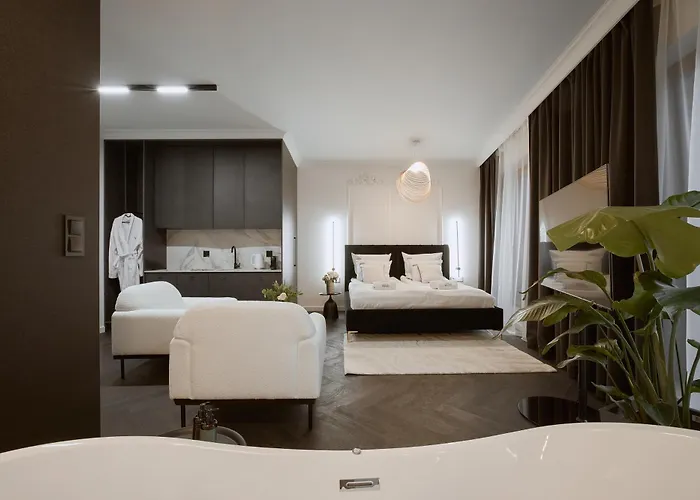 Jacuzzi Mirror Granaria By Downtown Apart-hotel 4*