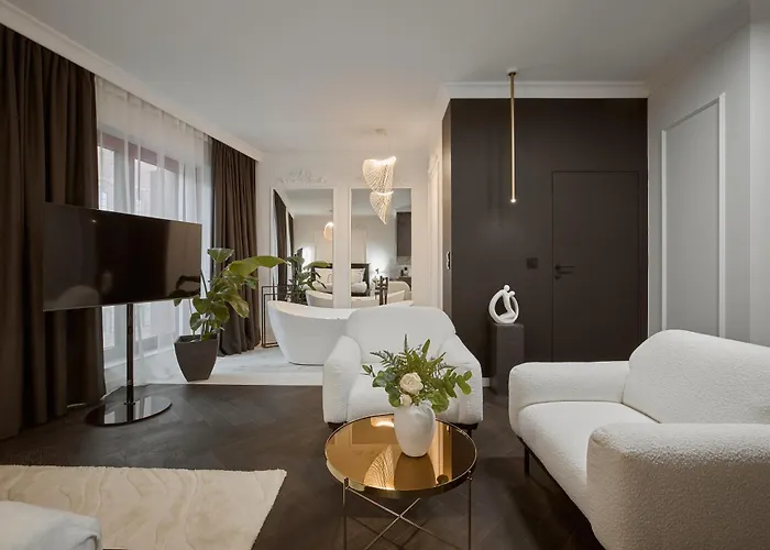 Apart-hotel Jacuzzi Mirror Granaria By Downtown 4*