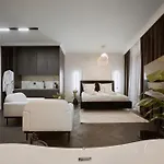 Jacuzzi Mirror Granaria By Downtown Apartahotel 3*